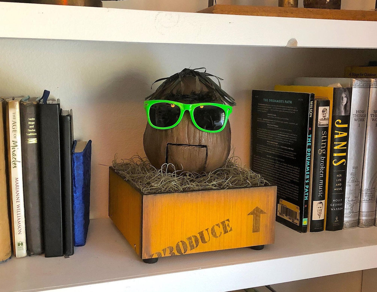 Singing Coconut Tiki Bar Accessory: Animated Hukilau Song